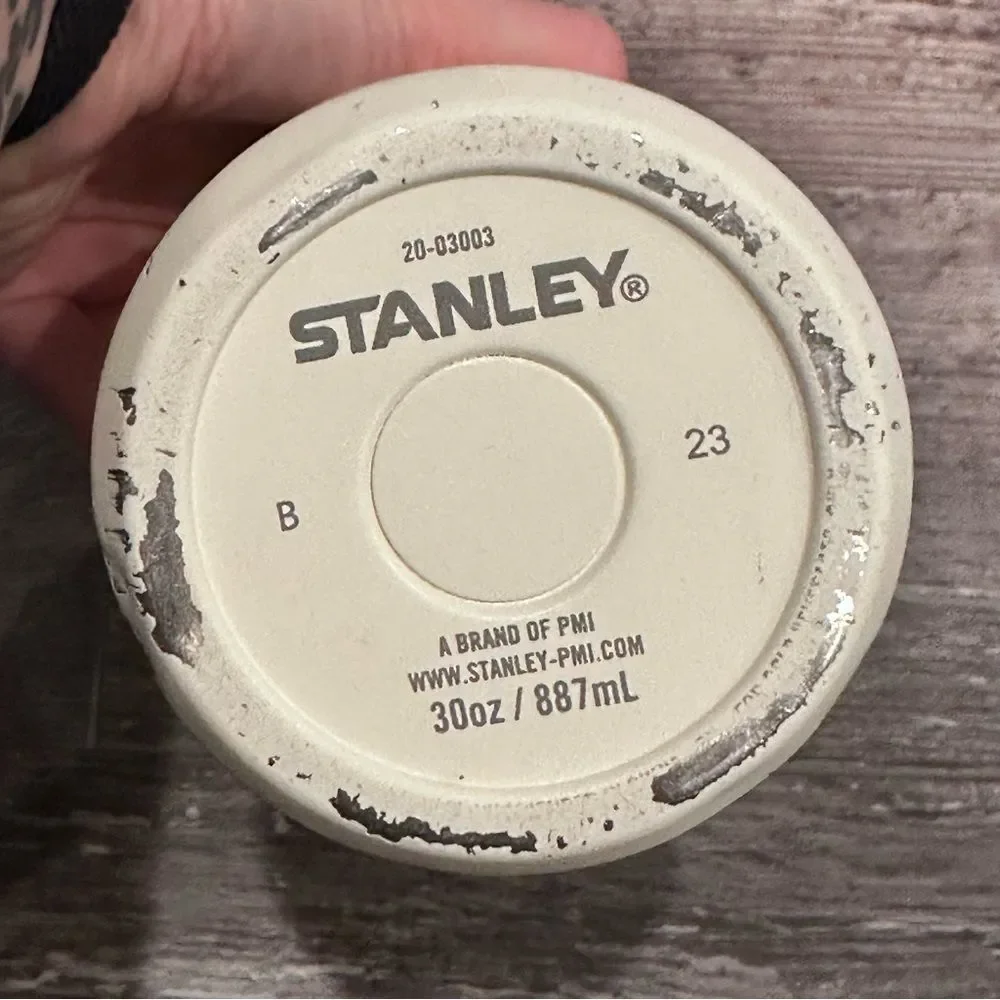 Stanley Cream THE ICEFLOW™ FLIP STRAW TUMBLER | 30 OZ - Picture 4 of 6